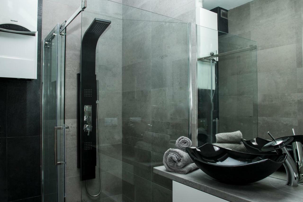 Leo Apartments Main Square Краков Экстерьер фото